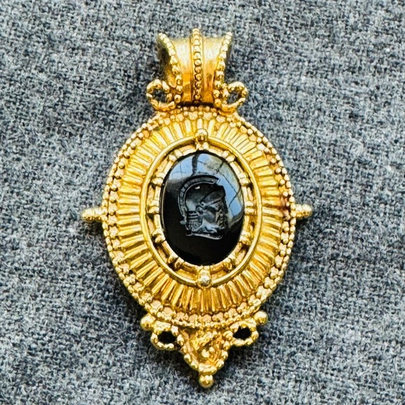 Joan Rivers Pendant Gold Tone Black Oval Cameo Roman Soldier Warrior Intaglio - Picture 1 of 7
